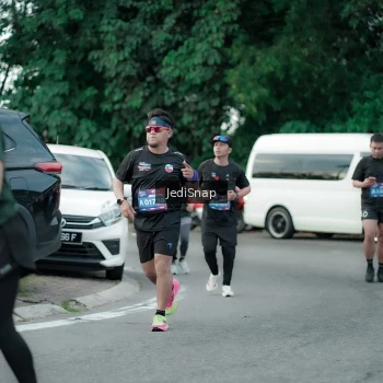 Runner Photo 3895737