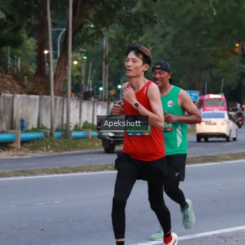 Runner Photo 3895885