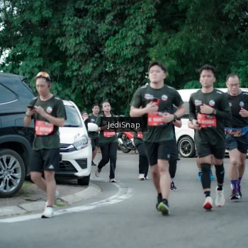 Runner Photo 3896245