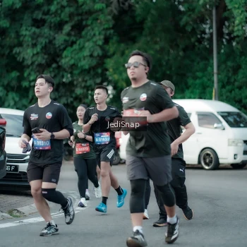 Runner Photo 3896443