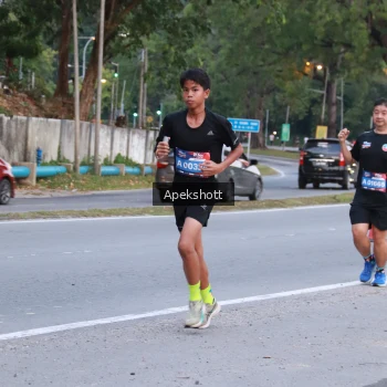Runner Photo 3896573
