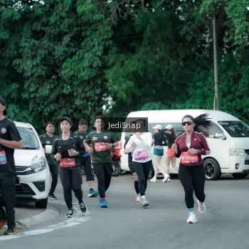 Runner Photo 3896725