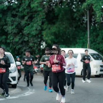 Runner Photo 3896750