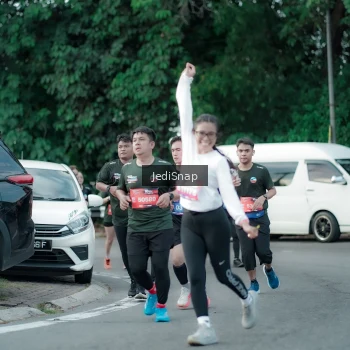 Runner Photo 3896772