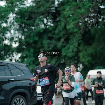 Runner Photo 3903075