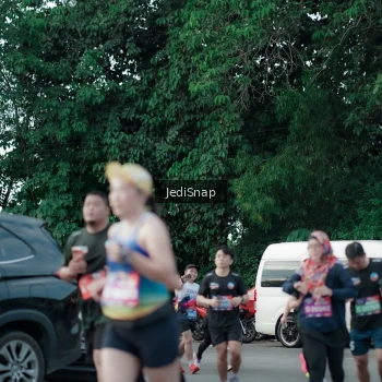 Runner Photo 3903595