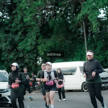 Runner Photo 3903677