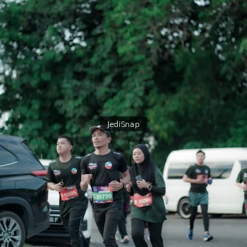 Runner Photo 3903934