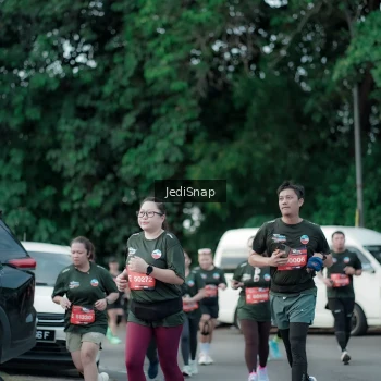 Runner Photo 3903975