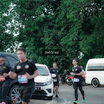 Runner Photo 3904780
