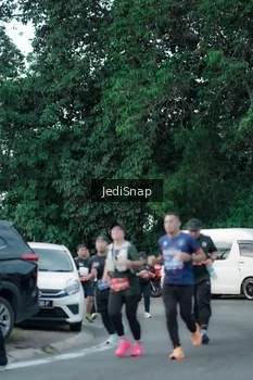 Runner Photo 3904915