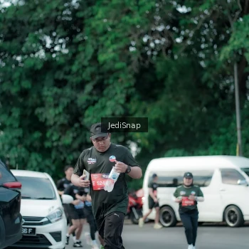 Runner Photo 3904945