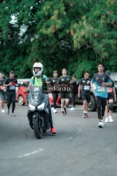 Runner Photo 3905519