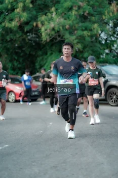 Runner Photo 3905550