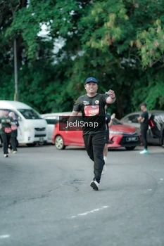 Runner Photo 3905870
