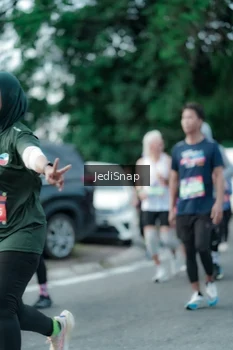 Runner Photo 3906435
