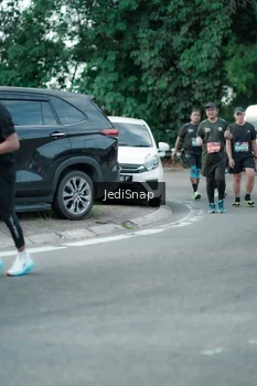 Runner Photo 3913624
