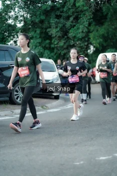 Runner Photo 3917946