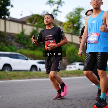 Runner Photo 3933767