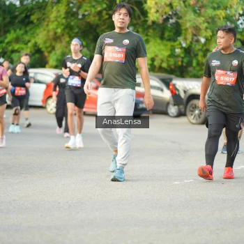Runner Photo 3965842