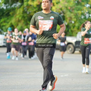 Runner Photo 3967536