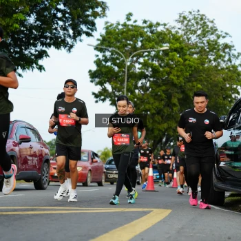 Runner Photo 3976655