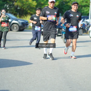 Runner Photo 3985575