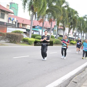 Runner Photo 3996180