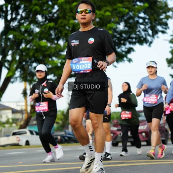 Runner Photo 3996773