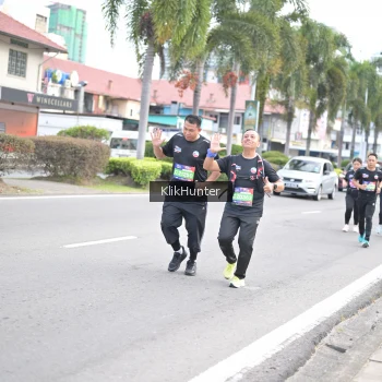 Runner Photo 3997576