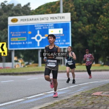 Runner Photo 3998645
