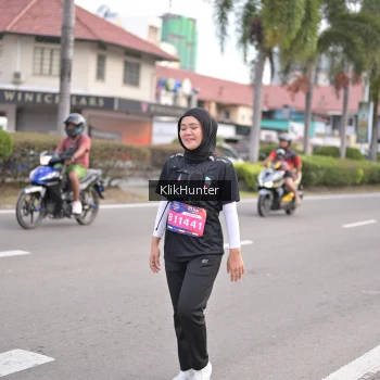 Runner Photo 3999735