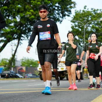 Runner Photo 3999971