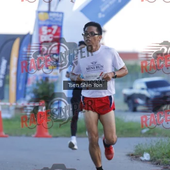 Runner Photo 401101
