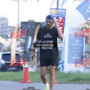Runner Photo 401111