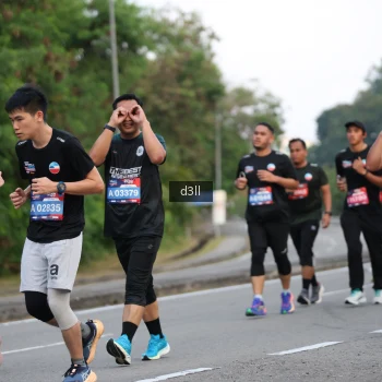 Runner Photo 4020100