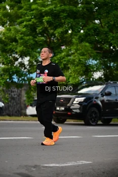 Runner Photo 4034749