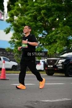 Runner Photo 4034761