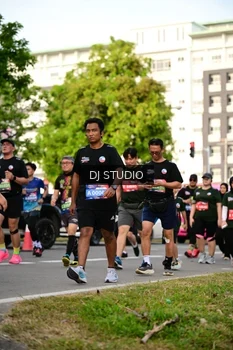 Runner Photo 4034843