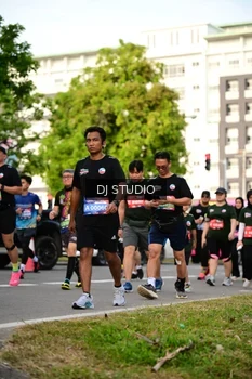 Runner Photo 4034851