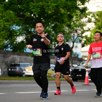 Runner Photo 4035333