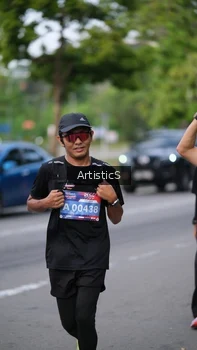 Runner Photo 4035372