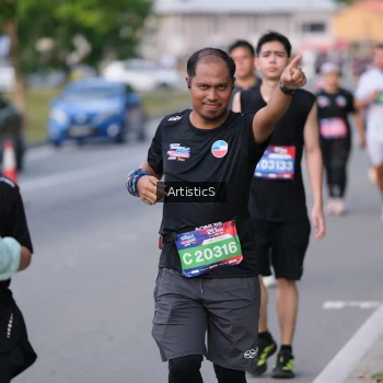 Runner Photo 4044720
