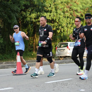 Runner Photo 4050657