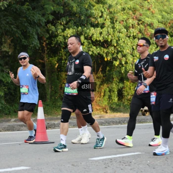 Runner Photo 4050677