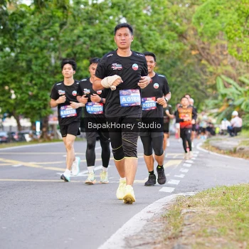 Runner Photo 4053180