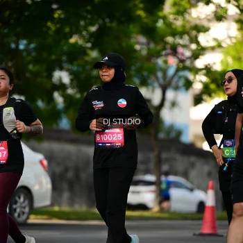 Runner Photo 4060100