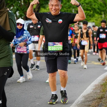Runner Photo 4074003