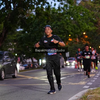 Runner Photo 4076110
