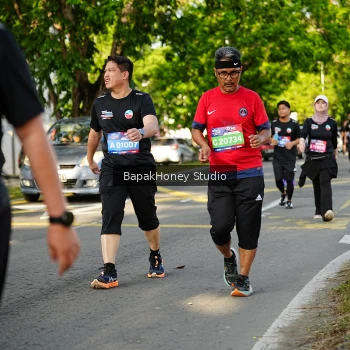 Runner Photo 4104240